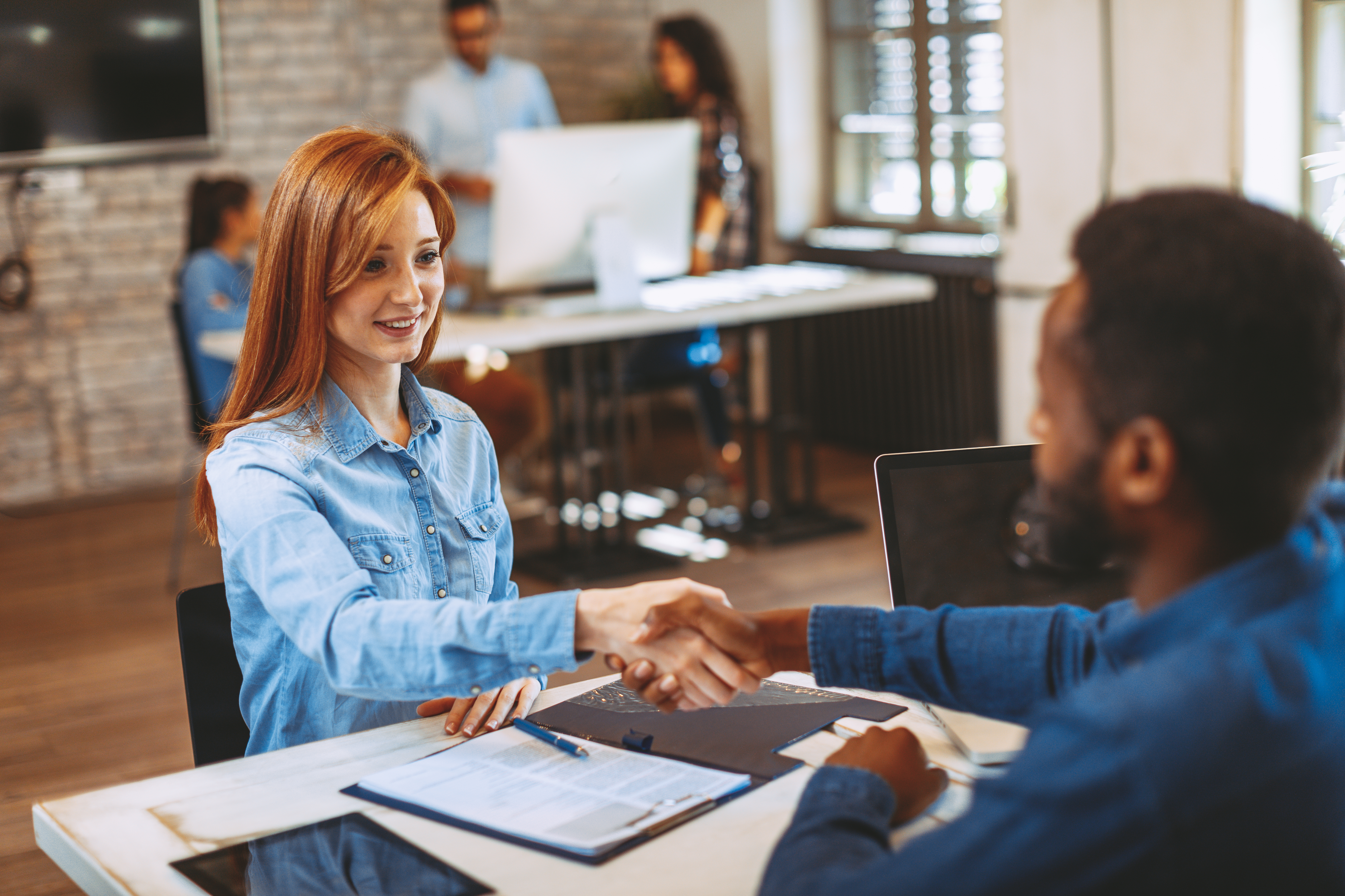 businesswoman-and-businessman-shake-hands-in-offic-2026-01-09-01-09-58-utc
