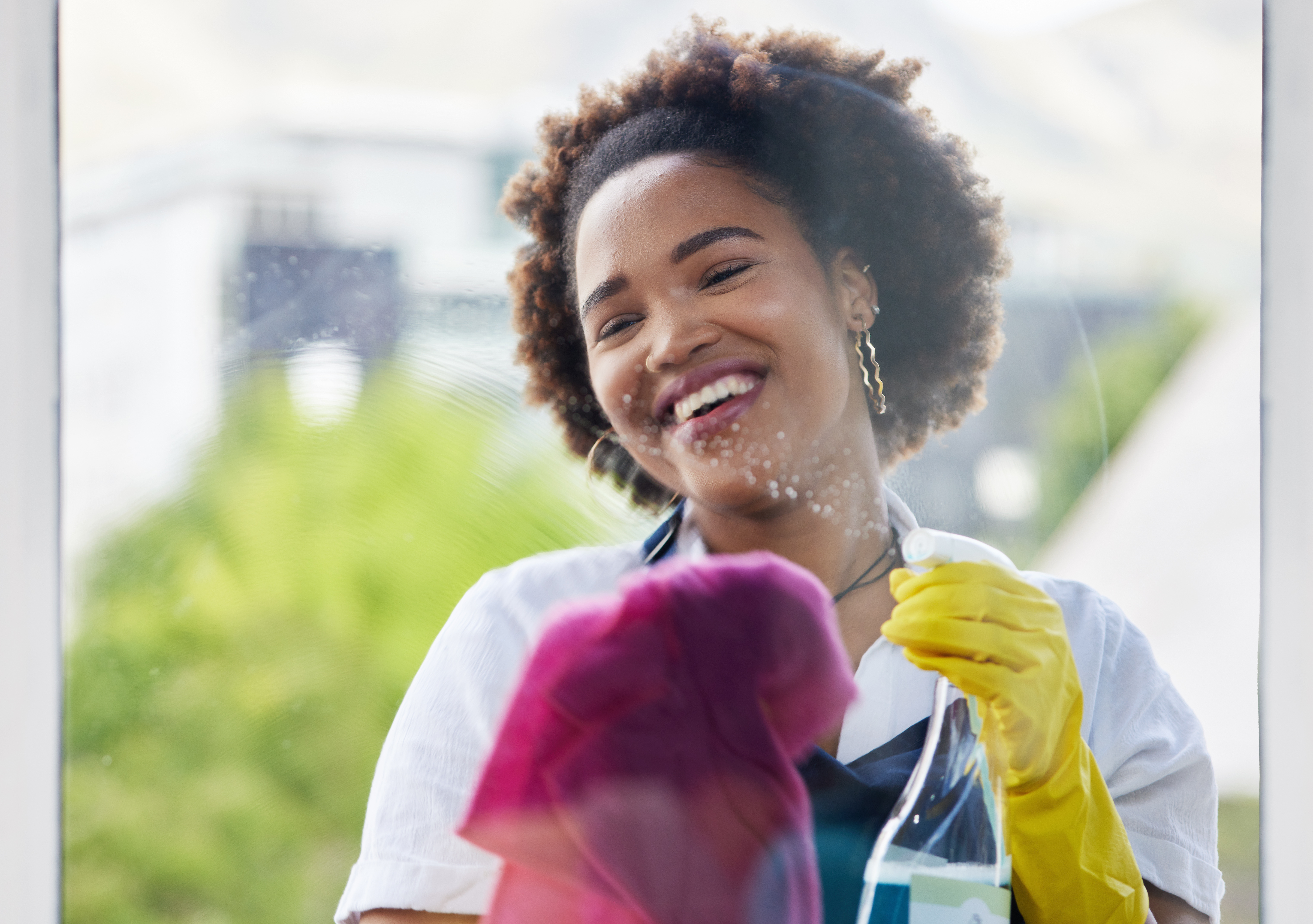 woman-cleans-window-with-spray-and-cloth-2026-01-09-11-14-32-utc
